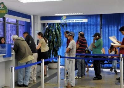 INSS reabre com filas e sem peritos pelo país