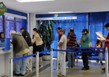 INSS reabre com filas e sem peritos pelo país