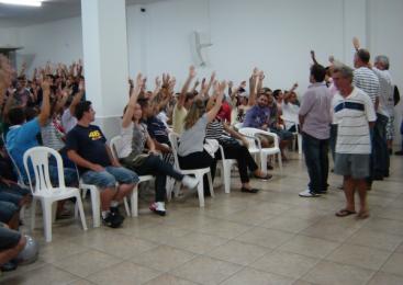 Metalúrgicos aceitam reajuste de 10%